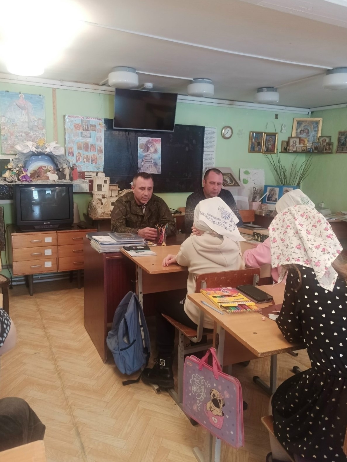 ВЕТЕРАНЫ БОЕВЫХ ДЕЙСТВИЙ ПРОВЕЛИ УРОК ПАТРИОТИЧЕСКОГО ВОСПИТАНИЯ В ВОСКРЕСНОЙ ШКОЛЕ «ЛЕСТВИЦА»